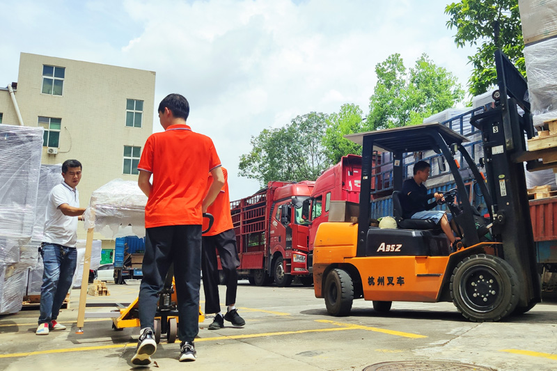 工廠實拍：日精智能汽車線束自動化處理設(shè)備，發(fā)貨現(xiàn)場！